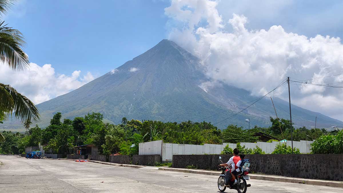 Ang maputik na daloy ng Mayon ay nagpapataas ng banta ng lahar Ang maputik na daloy ng Mayon ay nagpapataas ng banta ng lahar
