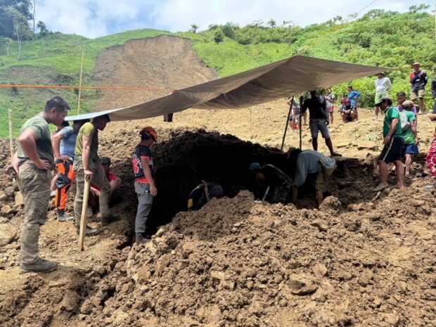 Sarangani landslide: Man found dead; search for wife continues