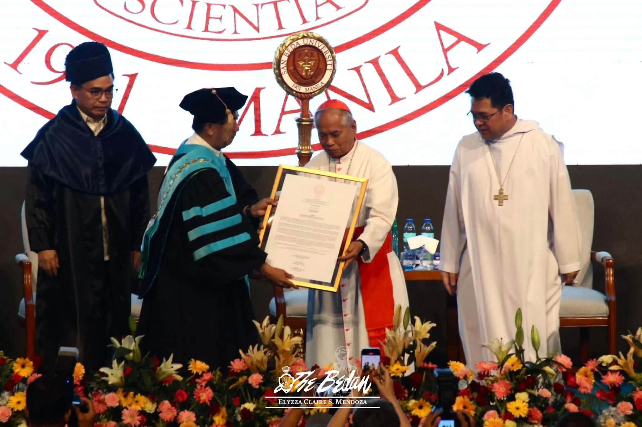 Cardinal Quevedo awarded honorary degree by San Beda University