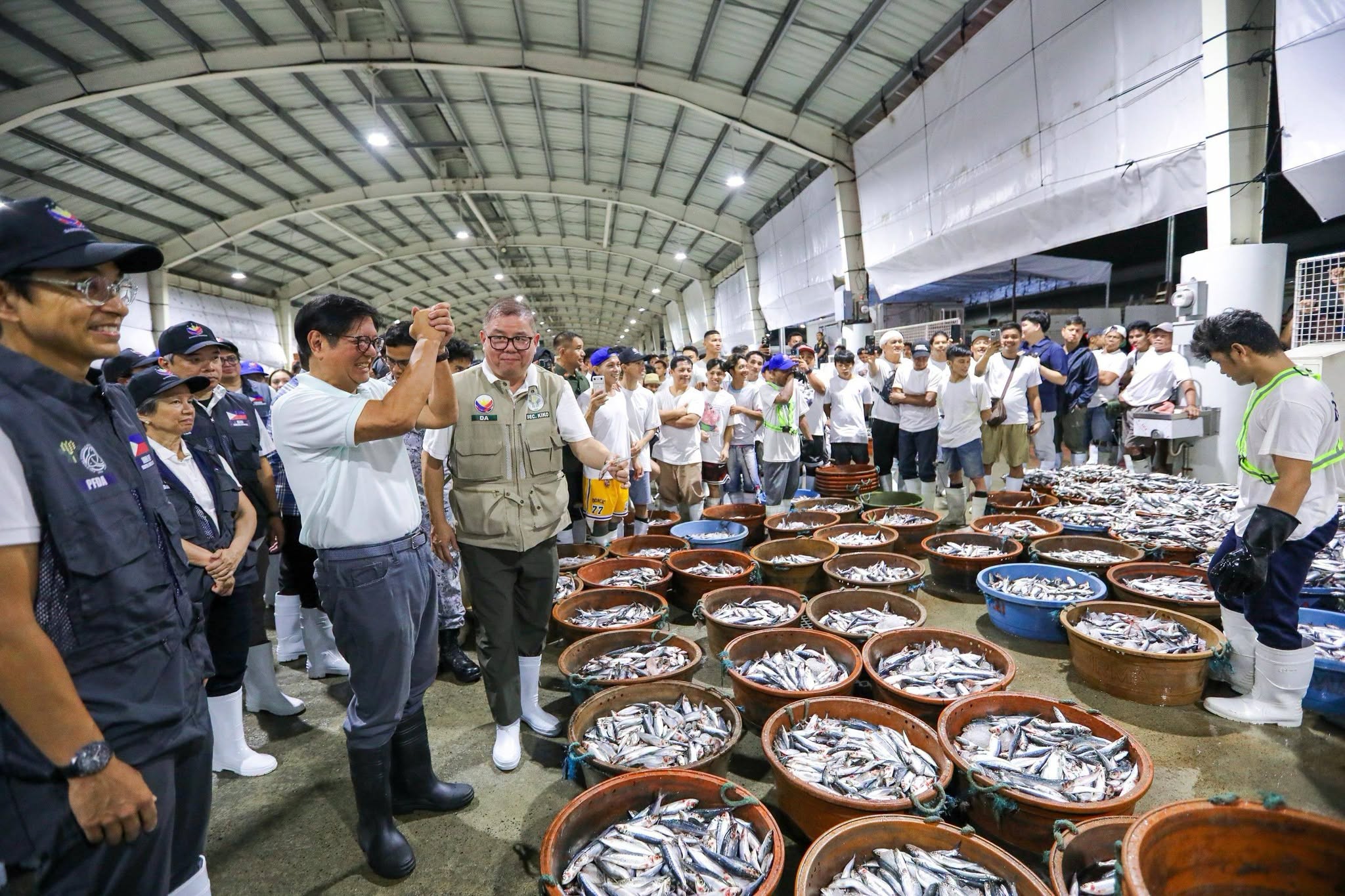 Marcos inspects Navotas fish port rehabilitation