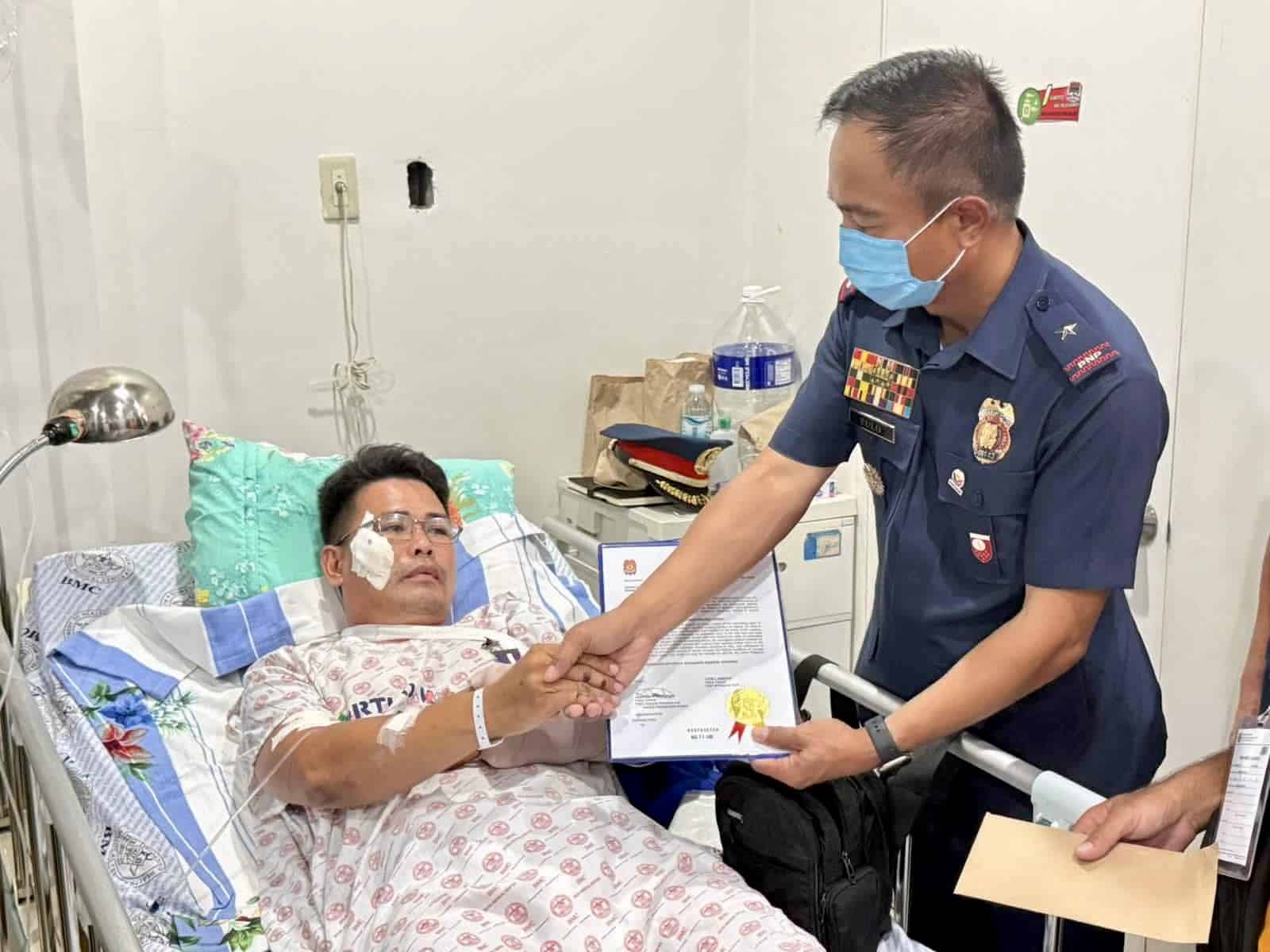 CamSur cop with severed hand gets ‘Medalya ng Sugatang Magiting’