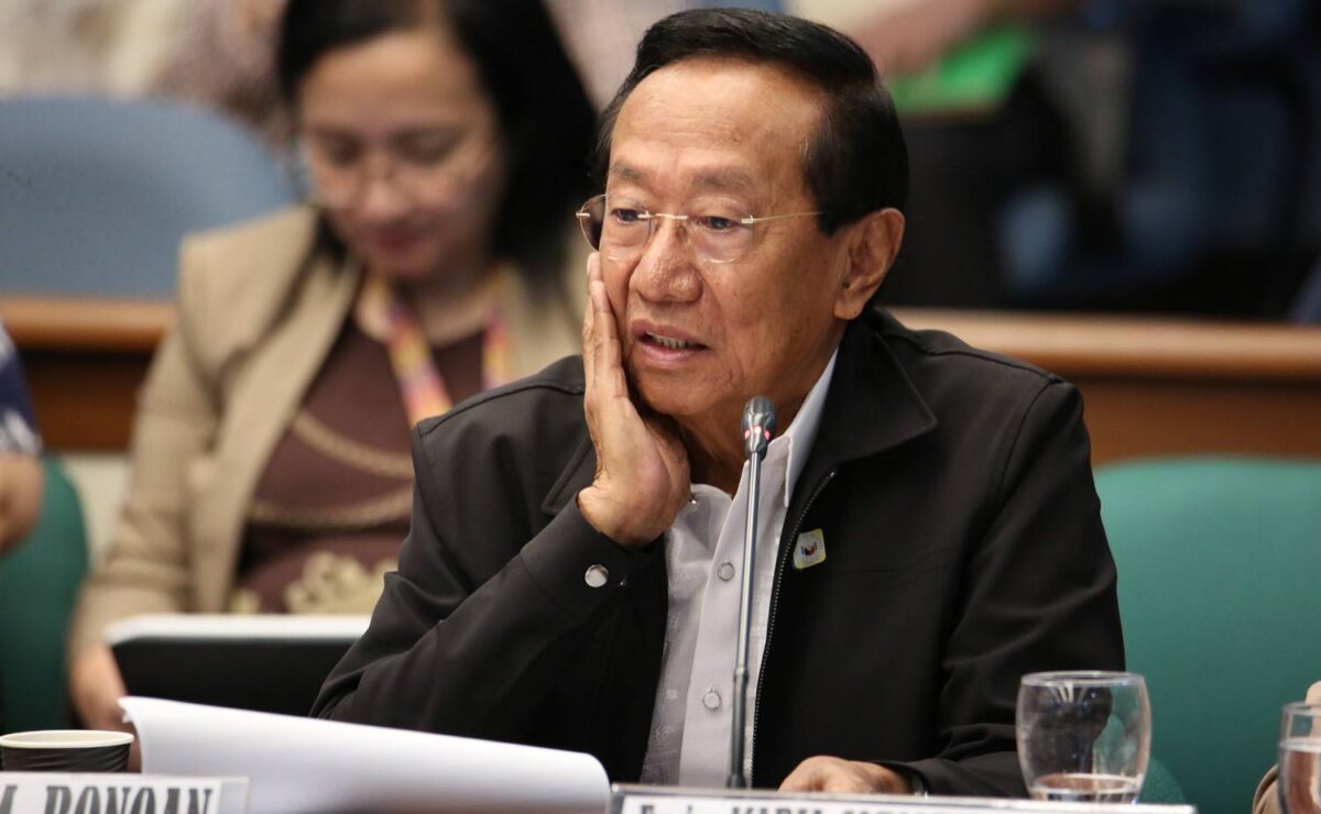 One of the three Sandiganbayan Fifth Division justices opposed the dropping of plunder and graft charges against former Department of Public Works (DPWH) chief Manuel Bonoan.