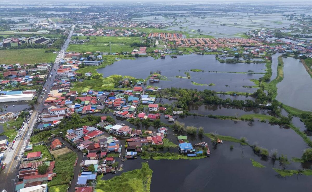 AERIAL VIEW OF FLOODING IN SAN SIMON / AUGUST 15, 2026 An aerial photograph shows expansive floodwaters submerging communities in San Simon, Pampanga, on Saturday, August 15, 2026. The entire province of Pampanga has been placed under a state of calamity following persistent heavy rains brought by the enhanced Southwest Monsoon (Habagat). According to the Pampanga Provincial Information Office (PIO), agricultural damages across the province have already surpassed ₱505 million as vast farmland remains underwater. INQUIRER PHOTO / GRIG C. MONTEGRANDE