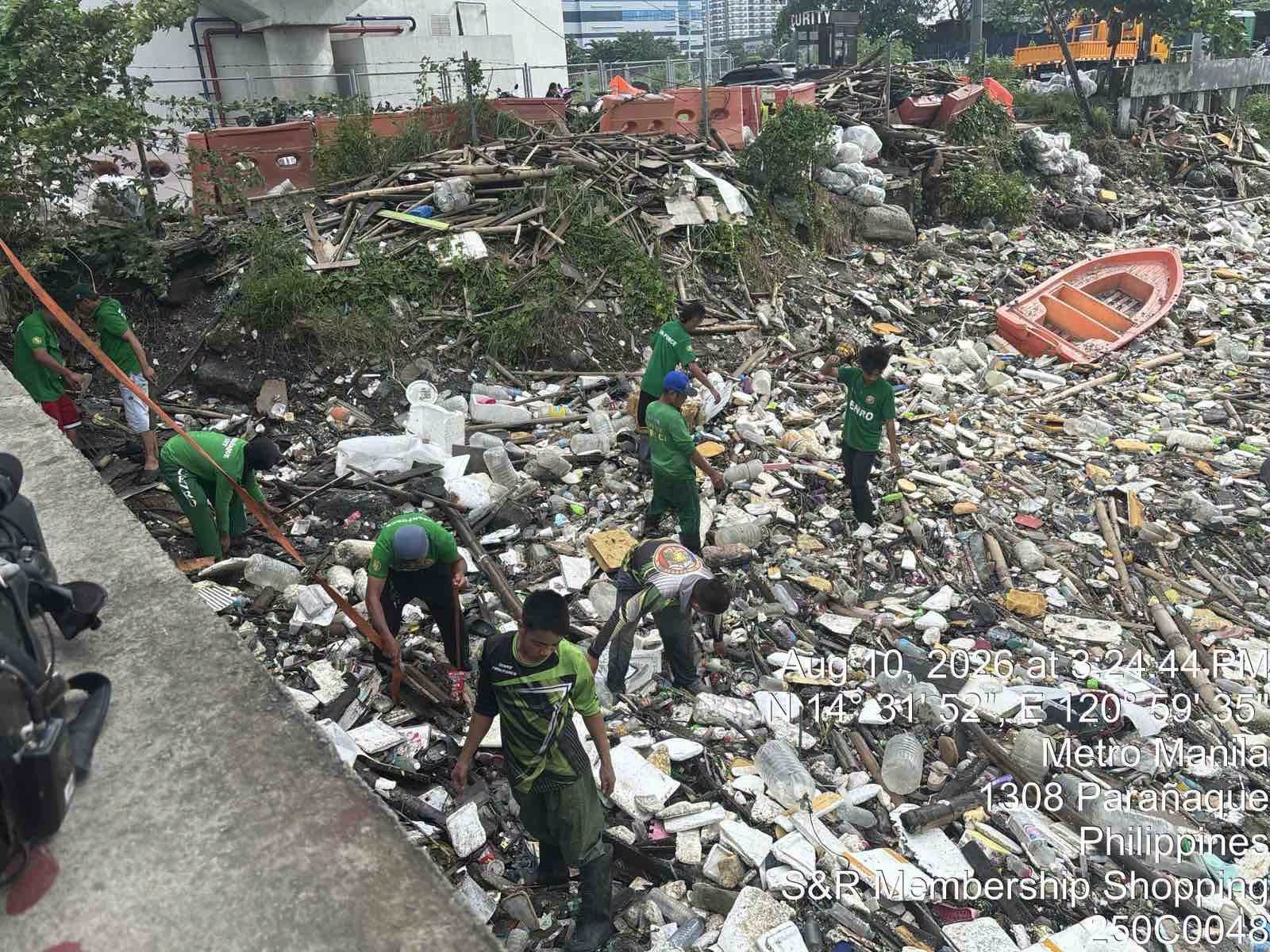 Parañaque gov't starts clearing trash from Baclaran waterway