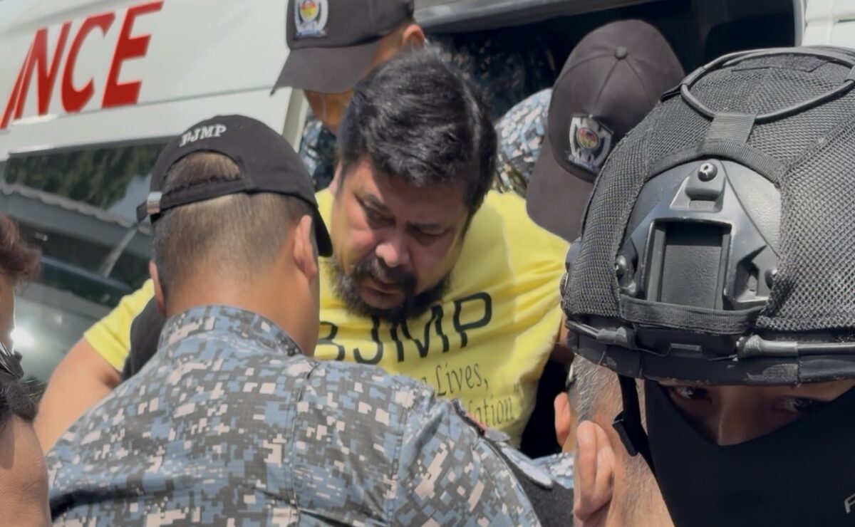 Sen Jinggoy Estrada arrives at the Cardinal Santos Medical Center on August 26, 2026 PHOTO FROM JOHN ERIC MENDOZA