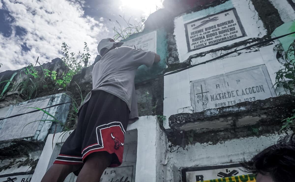 HONORING THE DEPARTED: Despite some areas being flooded following this morning’s downpour, early cemetery-goers, along with hired cleaners and painters, braved the floodwaters to prepare gravesites at Tanza Public Cemetery in Iloilo City on Oct. 31, 2026.