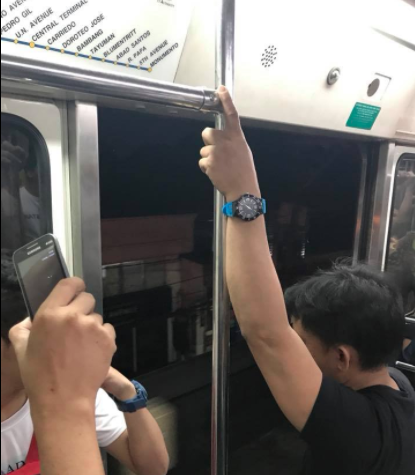 WATCH: LRT1 train running with doors open