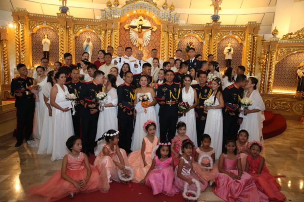 19 couples tie knot at PNP mass wedding in Camp Crame