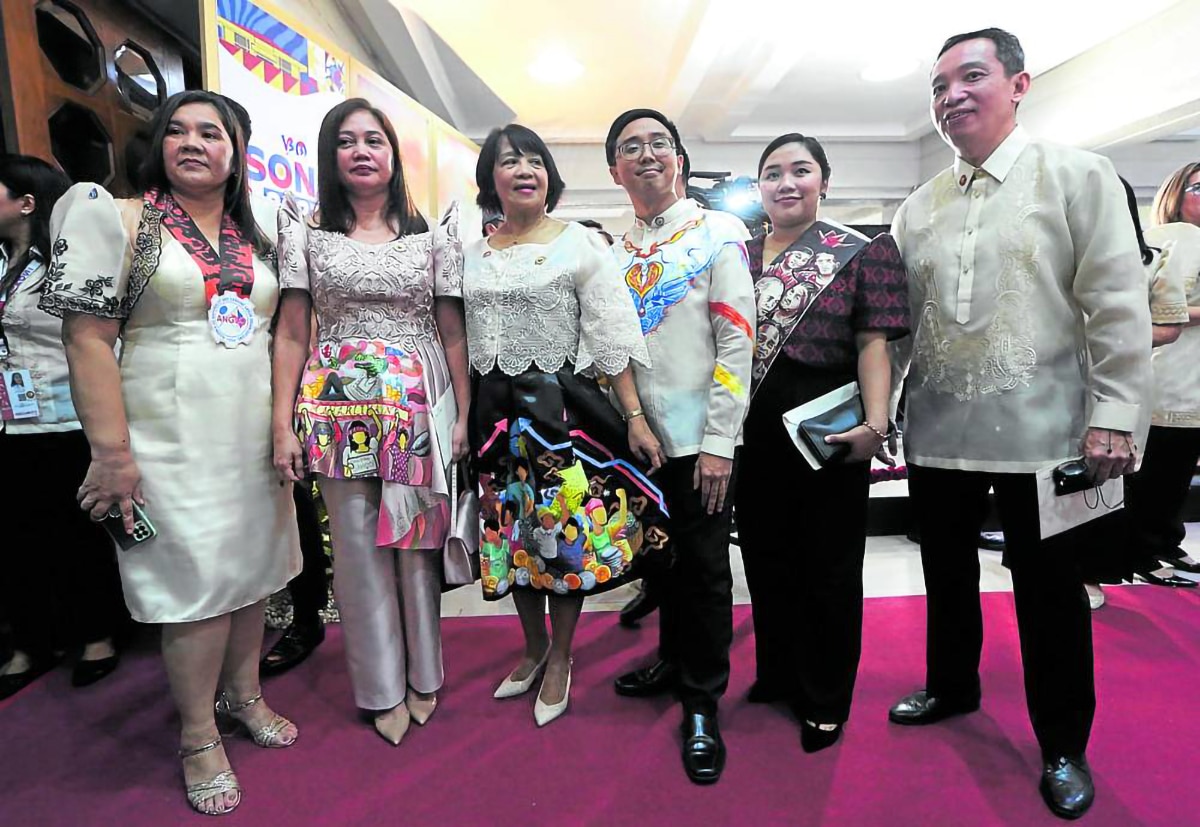 Lawmakers told: Follow Sona dress code