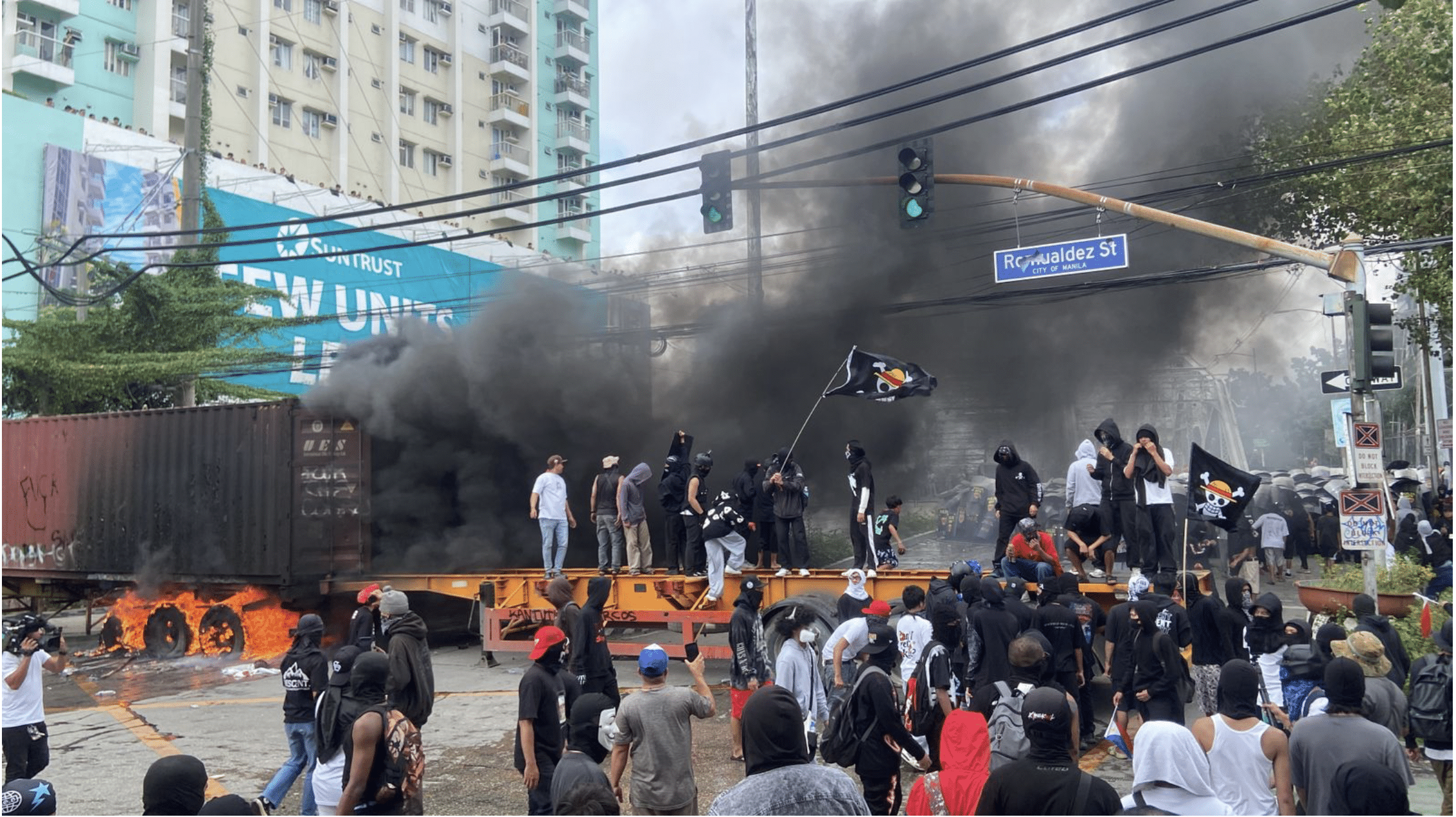 Rioters ignite Mendiola mayhem amid anti-corruption rally
