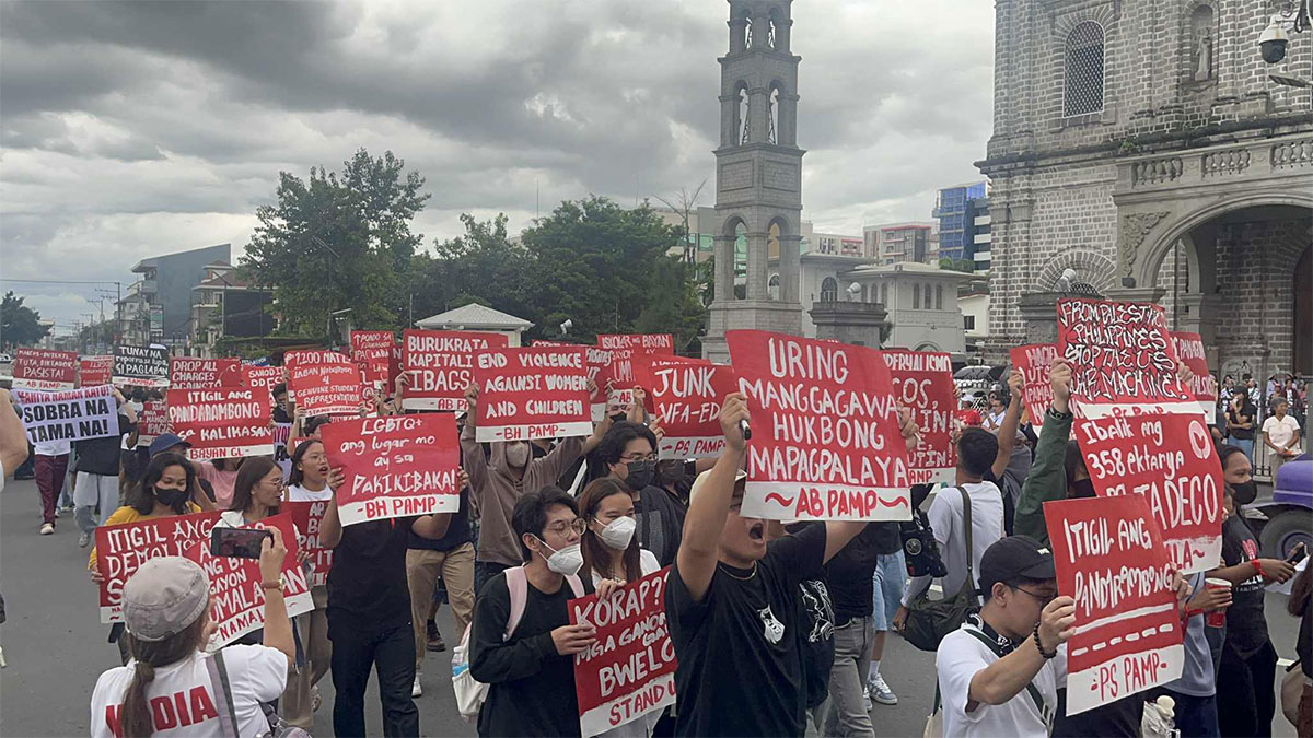 2 groups hold separate anti-corruption rallies in Angeles City