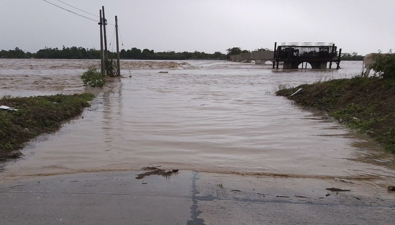 31 major roads impassable due to Typhoon Uwan — DPWH