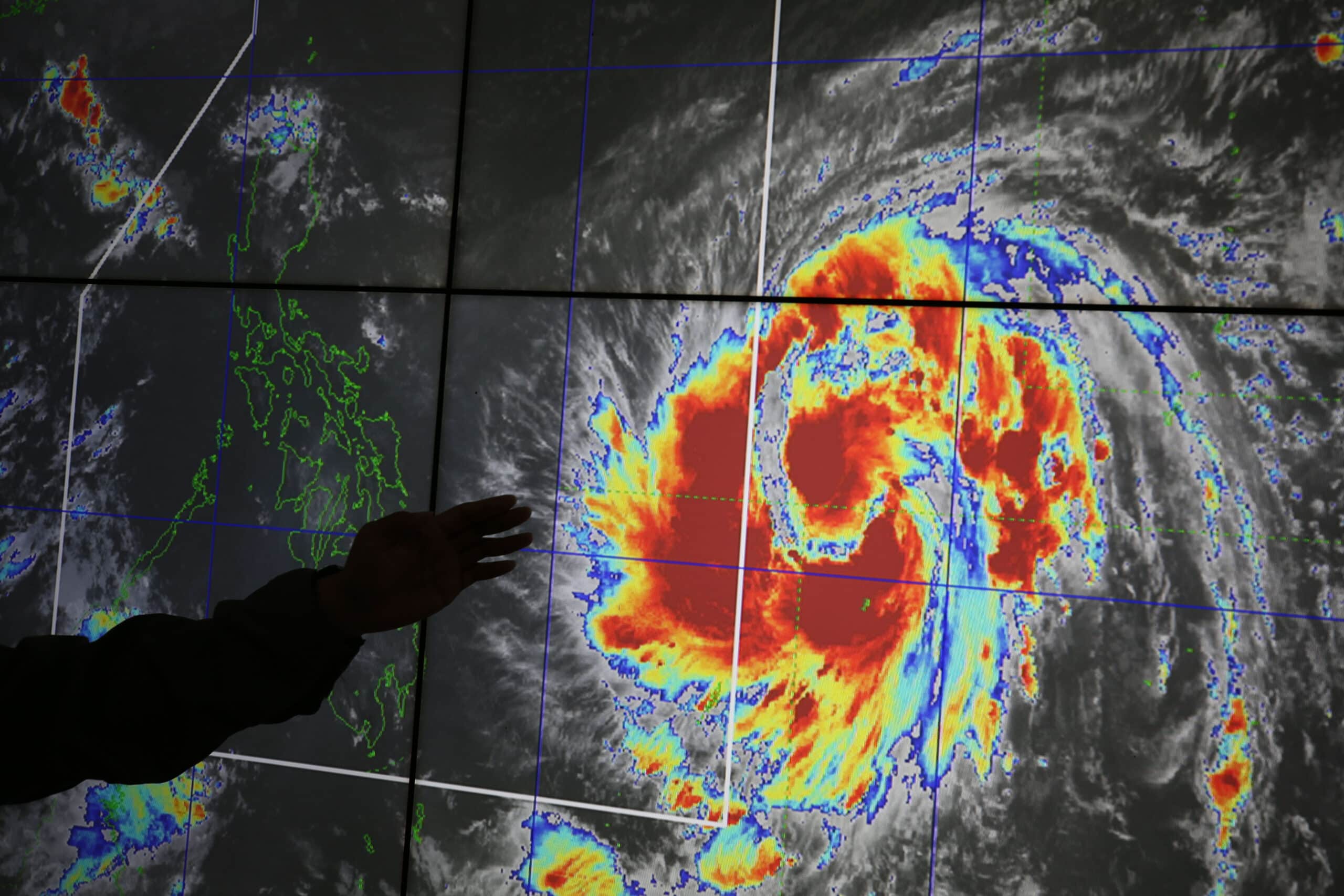 Over 1,700 passengers stranded in Bicol ports 