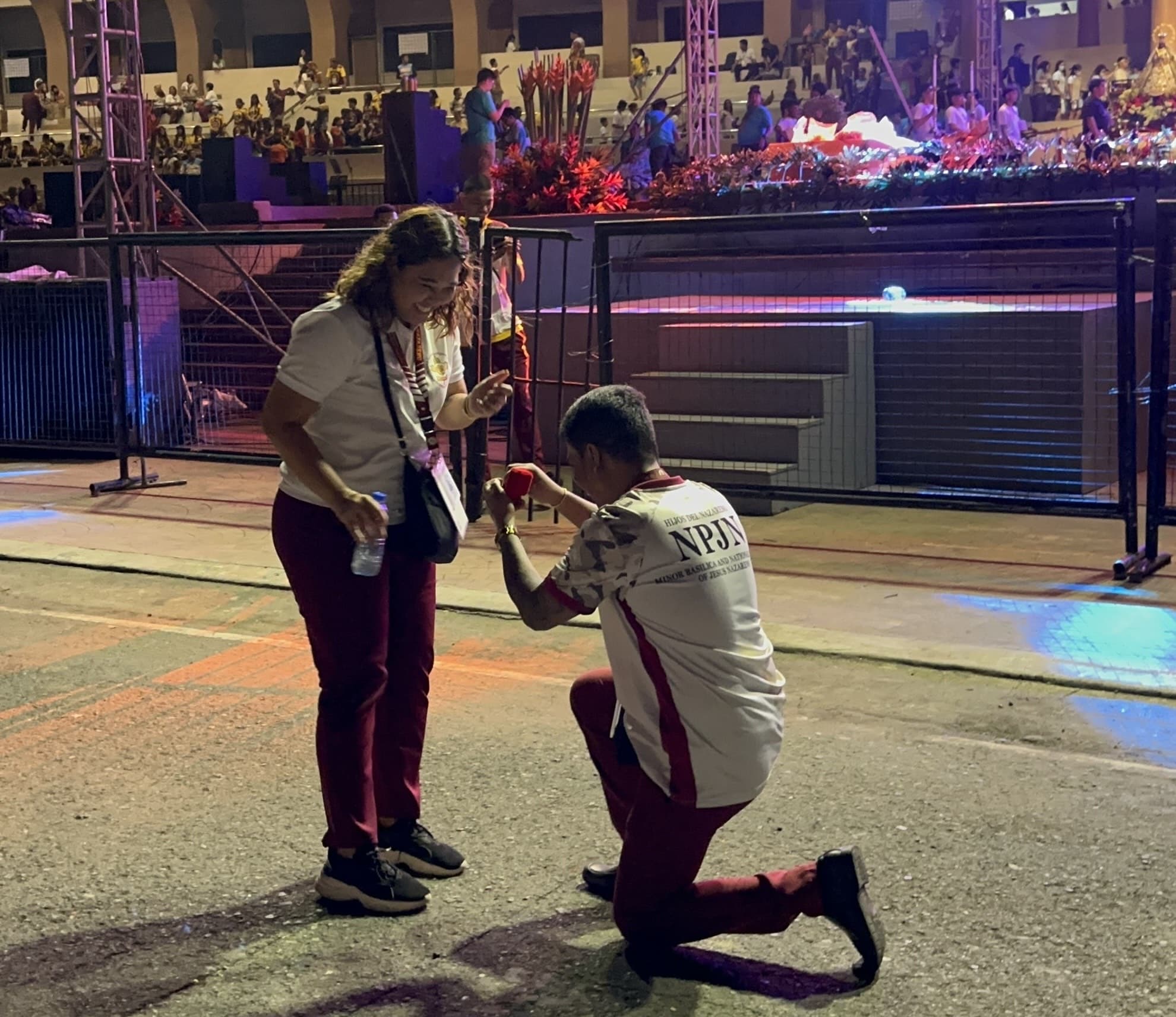 Church volunteer says yes in marriage proposal during ‘Pahalik’