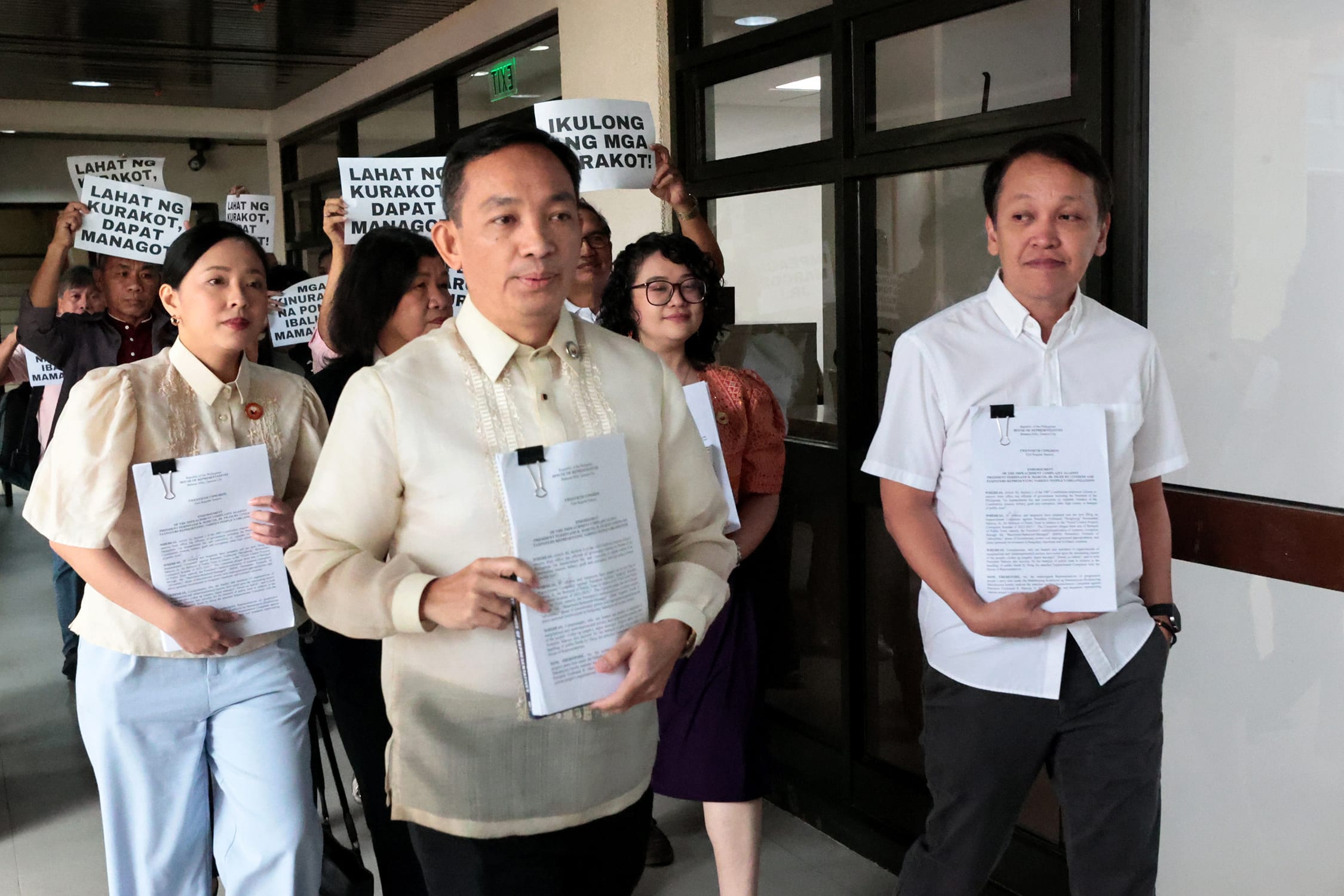 Marcos impeach talks hit first snag as solons split on document checks