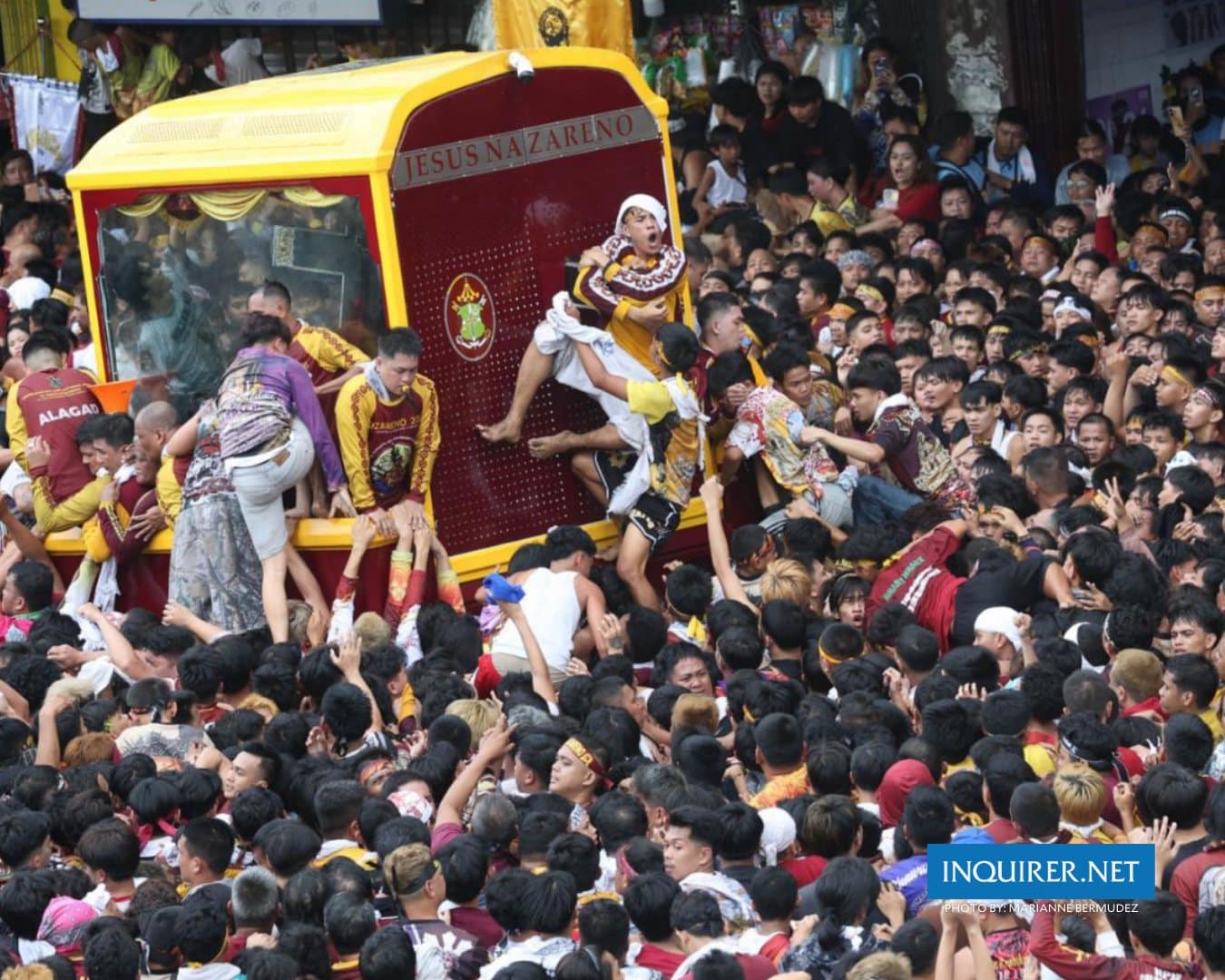 WATCH: Devotees cheer as Nazareno arrives at Palanca St.-Quezon Blvd.