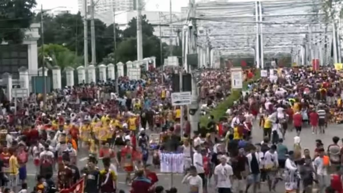WATCH: Some devotees swarm over container van at Ayala Bridge